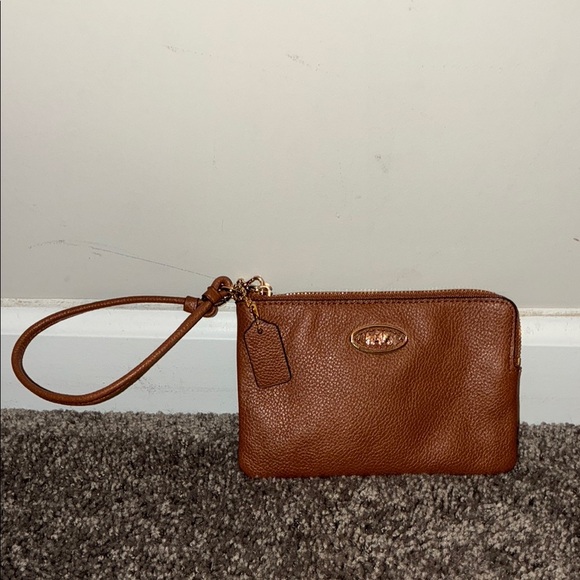 Coach CORNER ZIP WRISTLET IN CROSSGRAIN LEATHER - Picture 1 of 6